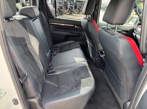 Toyota Hilux GR SPORT 4WD D-4D DCB 44
