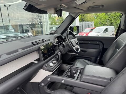 Land Rover Defender HARD TOP HSE 24