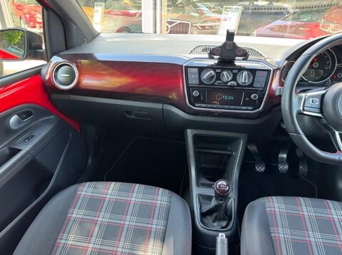 Volkswagen Up UP GTI 37
