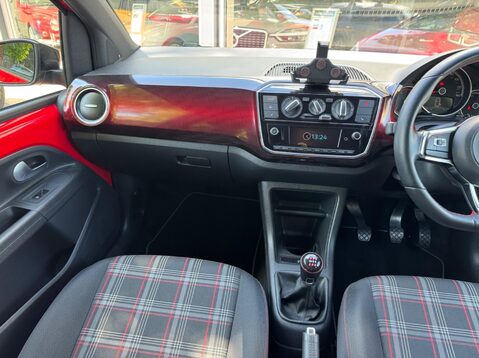 Volkswagen Up UP GTI 37