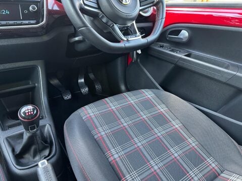 Volkswagen Up UP GTI 36