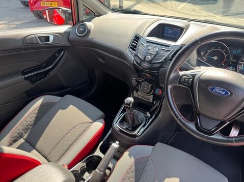 Ford Fiesta ZETEC S RED EDITION 16