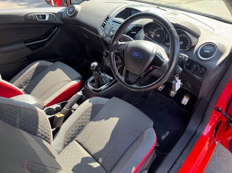 Ford Fiesta ZETEC S RED EDITION 18