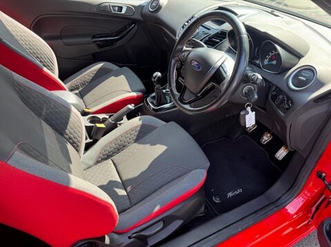 Ford Fiesta ZETEC S RED EDITION 19