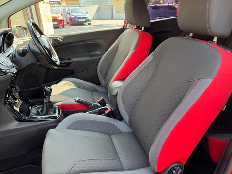 Ford Fiesta ZETEC S RED EDITION 31