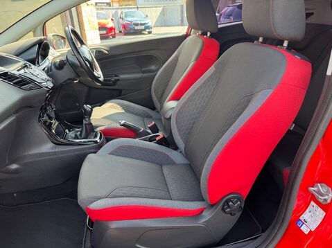 Ford Fiesta ZETEC S RED EDITION 32