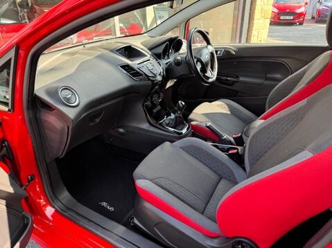 Ford Fiesta ZETEC S RED EDITION 34