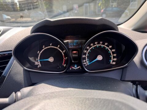 Ford Fiesta ZETEC S RED EDITION 37