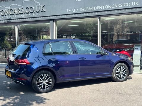 Volkswagen Golf SE NAVIGATION TSI BLUEMOTION TECHNOLOGY DSG 10