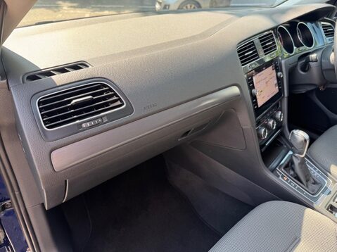 Volkswagen Golf SE NAVIGATION TSI BLUEMOTION TECHNOLOGY DSG 12