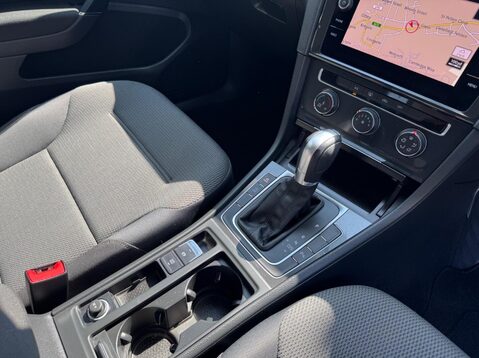 Volkswagen Golf SE NAVIGATION TSI BLUEMOTION TECHNOLOGY DSG 28