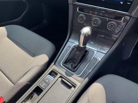 Volkswagen Golf SE NAVIGATION TSI BLUEMOTION TECHNOLOGY DSG 31