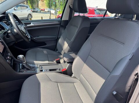 Volkswagen Golf SE NAVIGATION TSI BLUEMOTION TECHNOLOGY DSG 15