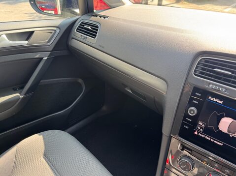 Volkswagen Golf SE NAVIGATION TSI BLUEMOTION TECHNOLOGY DSG 37