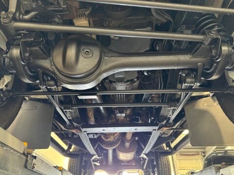 Land Rover Defender 110 COUNTY STATION WAGON 21