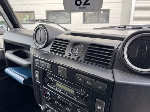 Land Rover Defender 110 COUNTY STATION WAGON 23
