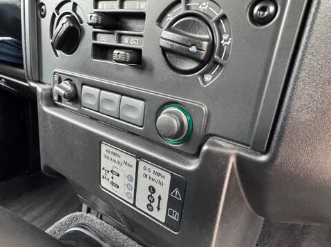 Land Rover Defender 110 COUNTY STATION WAGON 24