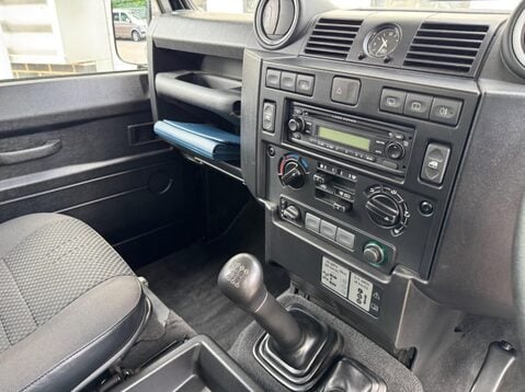 Land Rover Defender 110 COUNTY STATION WAGON 25