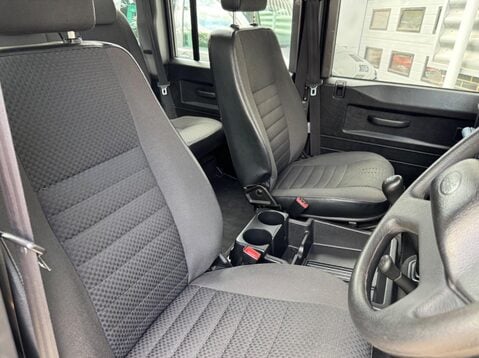 Land Rover Defender 110 COUNTY STATION WAGON 26