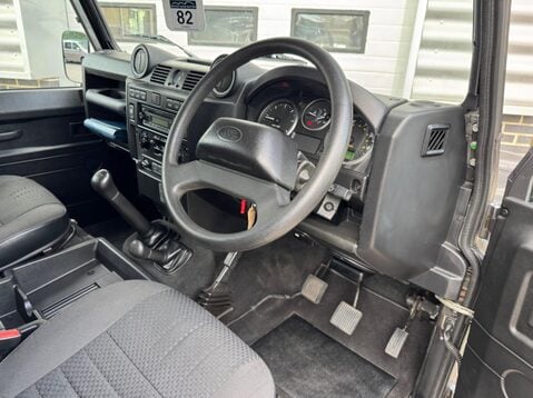 Land Rover Defender 110 COUNTY STATION WAGON 28