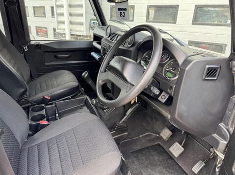 Land Rover Defender 110 COUNTY STATION WAGON 29