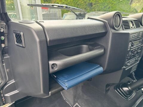 Land Rover Defender 110 COUNTY STATION WAGON 33