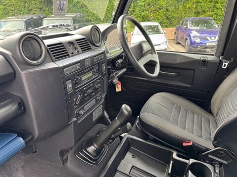 Land Rover Defender 110 COUNTY STATION WAGON 34