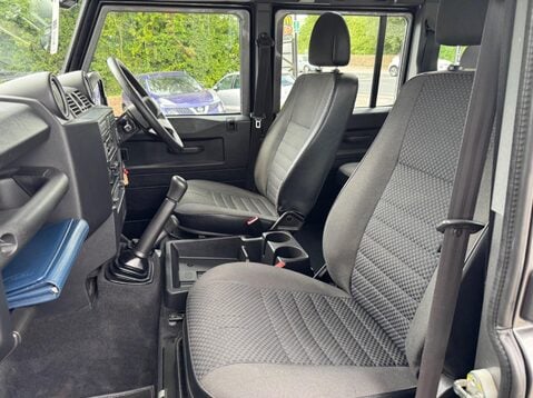 Land Rover Defender 110 COUNTY STATION WAGON 36