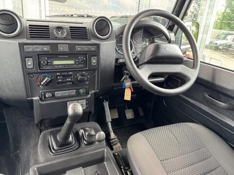 Land Rover Defender 110 COUNTY STATION WAGON 43