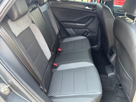 Volkswagen T-Roc R-LINE TSI 4MOTION DSG 33