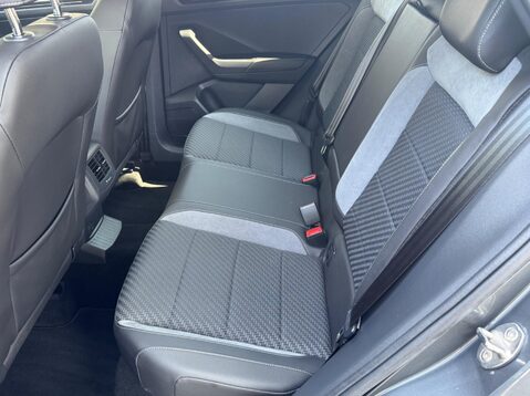 Volkswagen T-Roc R-LINE TSI 4MOTION DSG 36