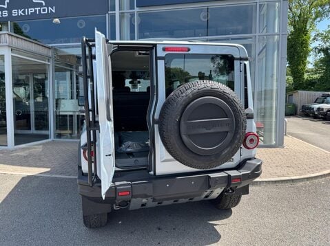 Ineos Grenadier 3.0D Fieldmaster Edition Station Wagon Auto 4WD Euro 6 (s/s) 6dr 9