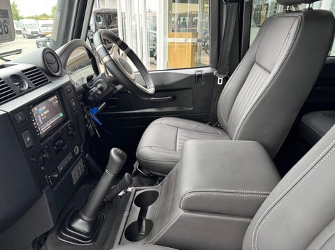 Land Rover Defender TD XS UTILITY WAGON 33