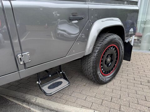 Land Rover Defender TD XS UTILITY WAGON 43