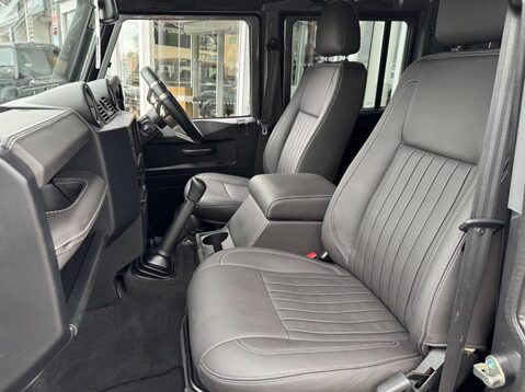 Land Rover Defender TD XS UTILITY WAGON 31