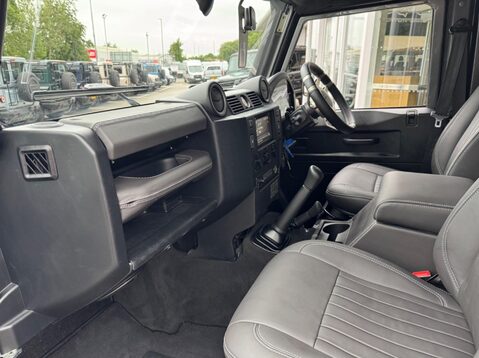 Land Rover Defender TD XS UTILITY WAGON 29