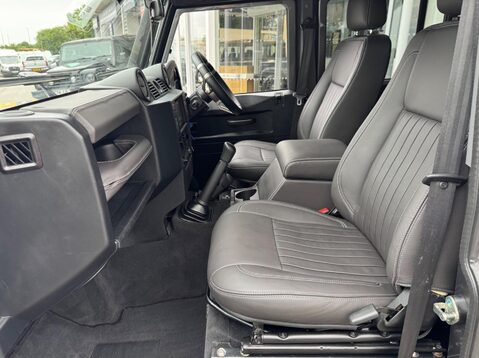 Land Rover Defender TD XS UTILITY WAGON 30
