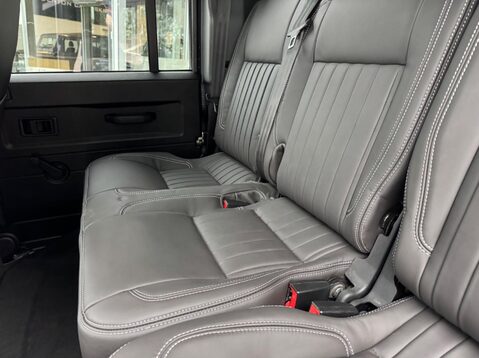 Land Rover Defender TD XS UTILITY WAGON 42