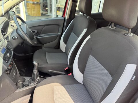 Dacia Sandero AMBIANCE 18