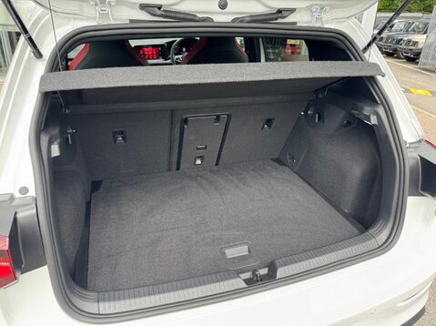 Volkswagen Golf GTI TSI DSG 12