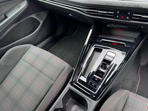 Volkswagen Golf GTI TSI DSG 37