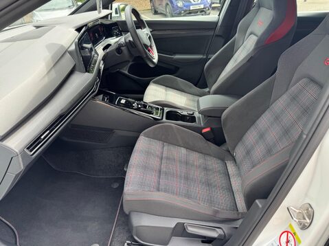 Volkswagen Golf GTI TSI DSG 23