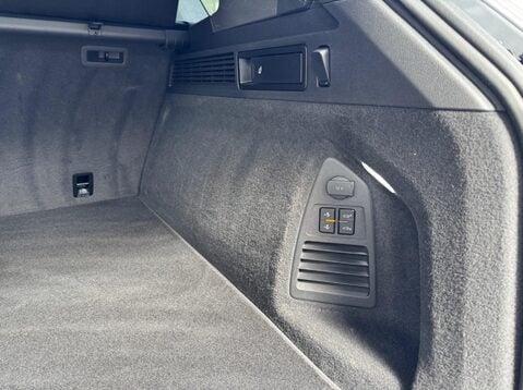 Volkswagen Touareg V6 R-LINE TECH TDI 14