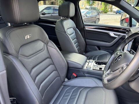 Volkswagen Touareg V6 R-LINE TECH TDI 17