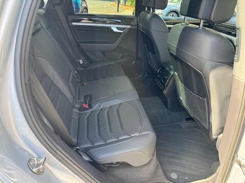 Volkswagen Touareg V6 R-LINE TECH TDI 44