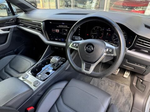 Volkswagen Touareg V6 R-LINE TECH TDI 20