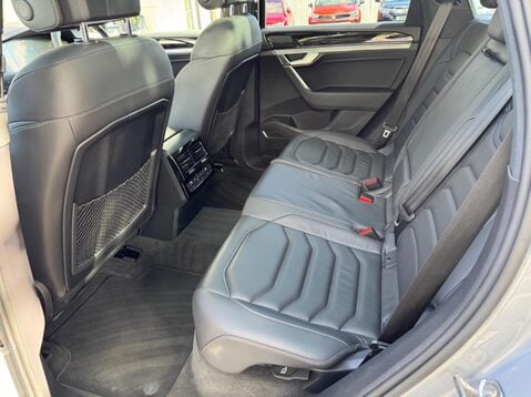Volkswagen Touareg V6 R-LINE TECH TDI 48