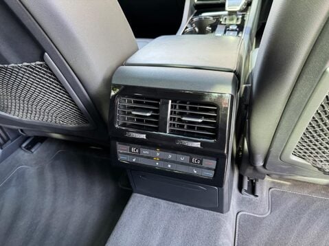 Volkswagen Touareg V6 R-LINE TECH TDI 29