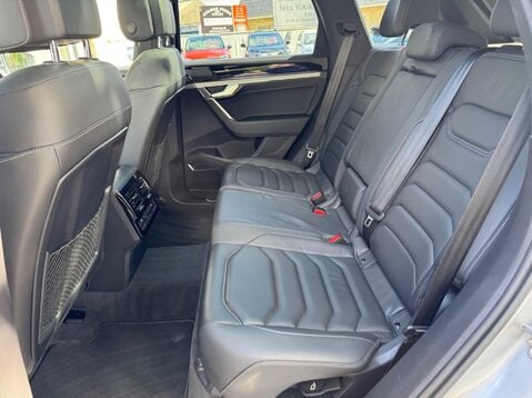Volkswagen Touareg V6 R-LINE TECH TDI 47