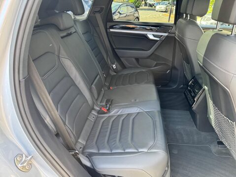 Volkswagen Touareg V6 R-LINE TECH TDI 45